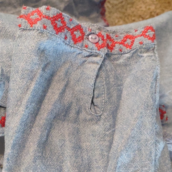 Women's blouse - Picture 3 of 6